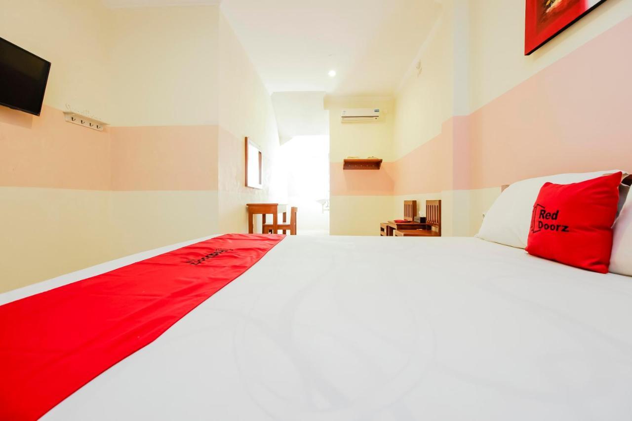 Hotel Reddoorz Near Jalan Jendral Sudirman Manado Exteriér fotografie