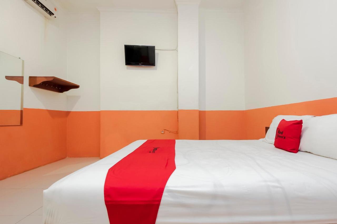 Hotel Reddoorz Near Jalan Jendral Sudirman Manado Exteriér fotografie