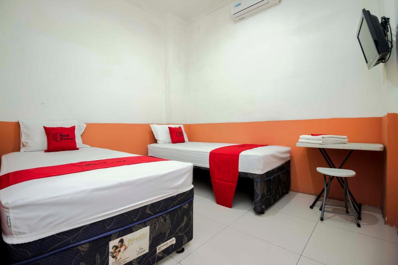 Hotel Reddoorz Near Jalan Jendral Sudirman Manado Exteriér fotografie