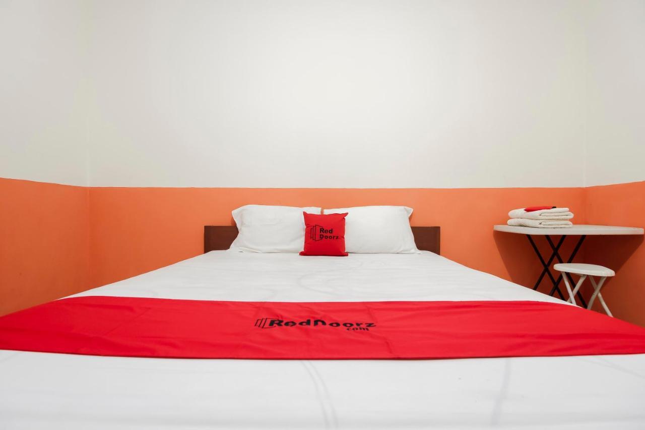 Hotel Reddoorz Near Jalan Jendral Sudirman Manado Exteriér fotografie