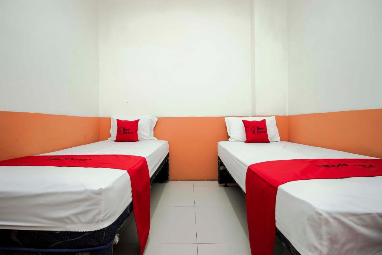 Hotel Reddoorz Near Jalan Jendral Sudirman Manado Exteriér fotografie